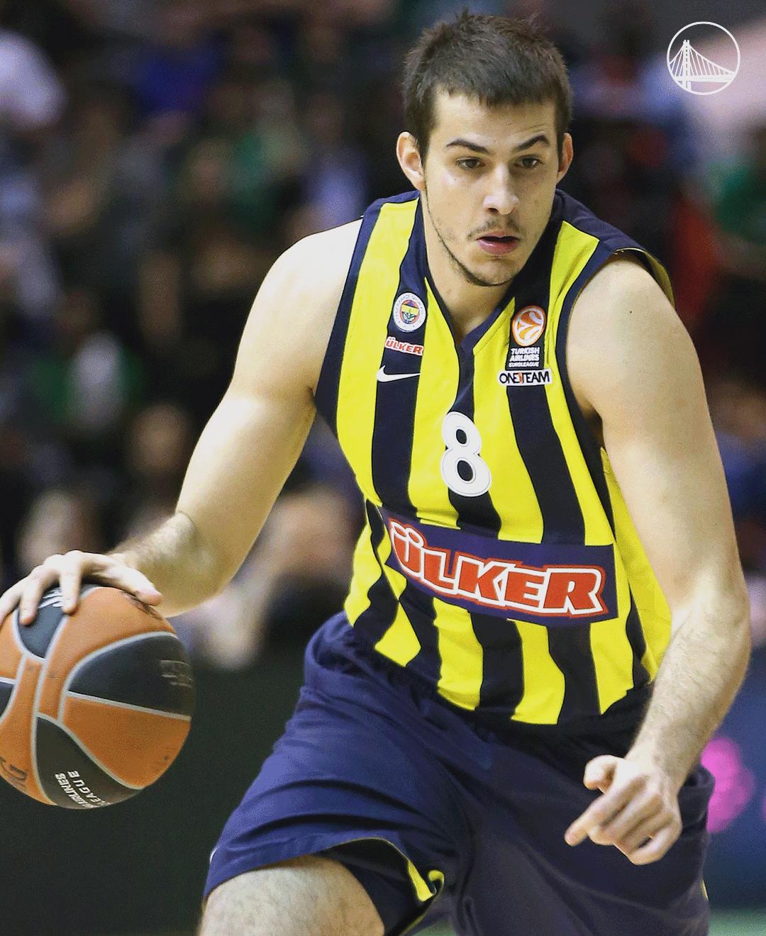 开云体育在线-加时末段金州勇士调整名单：国王杯节点到来；球迷炸锅；更衣室氛围转暖(金州勇士最新交易消息)